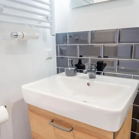 Ferienwohnung-in-malente-fuer-1-person-1-og-mit-balkon-wlan-mede0202